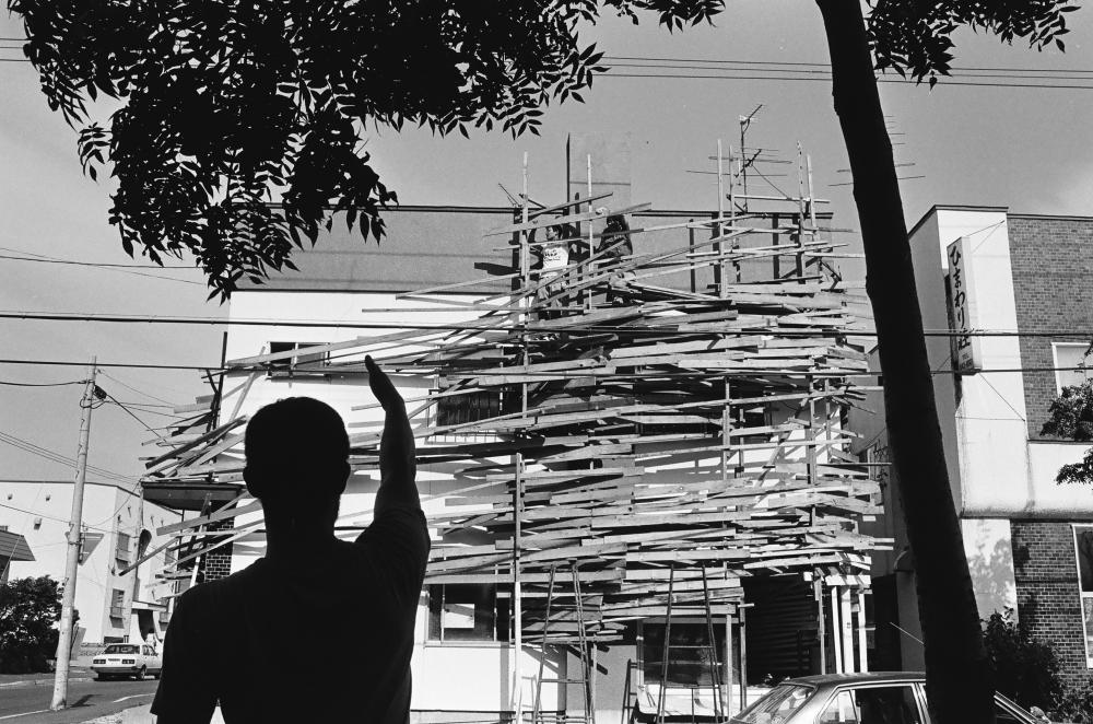 【終了】川俣正「アパートメント・プロジェクト」1982-86 ドキュメント展～TETRA-HOUSEを中心に～